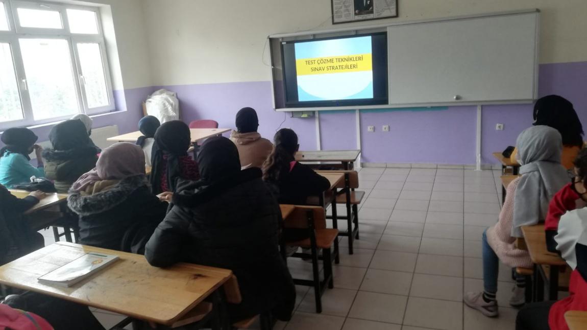 8.sınıf Öğrencilerimize Etkili Soru Çözme Teknikleri ve Sınav Stratejileri semineri yapıldı.